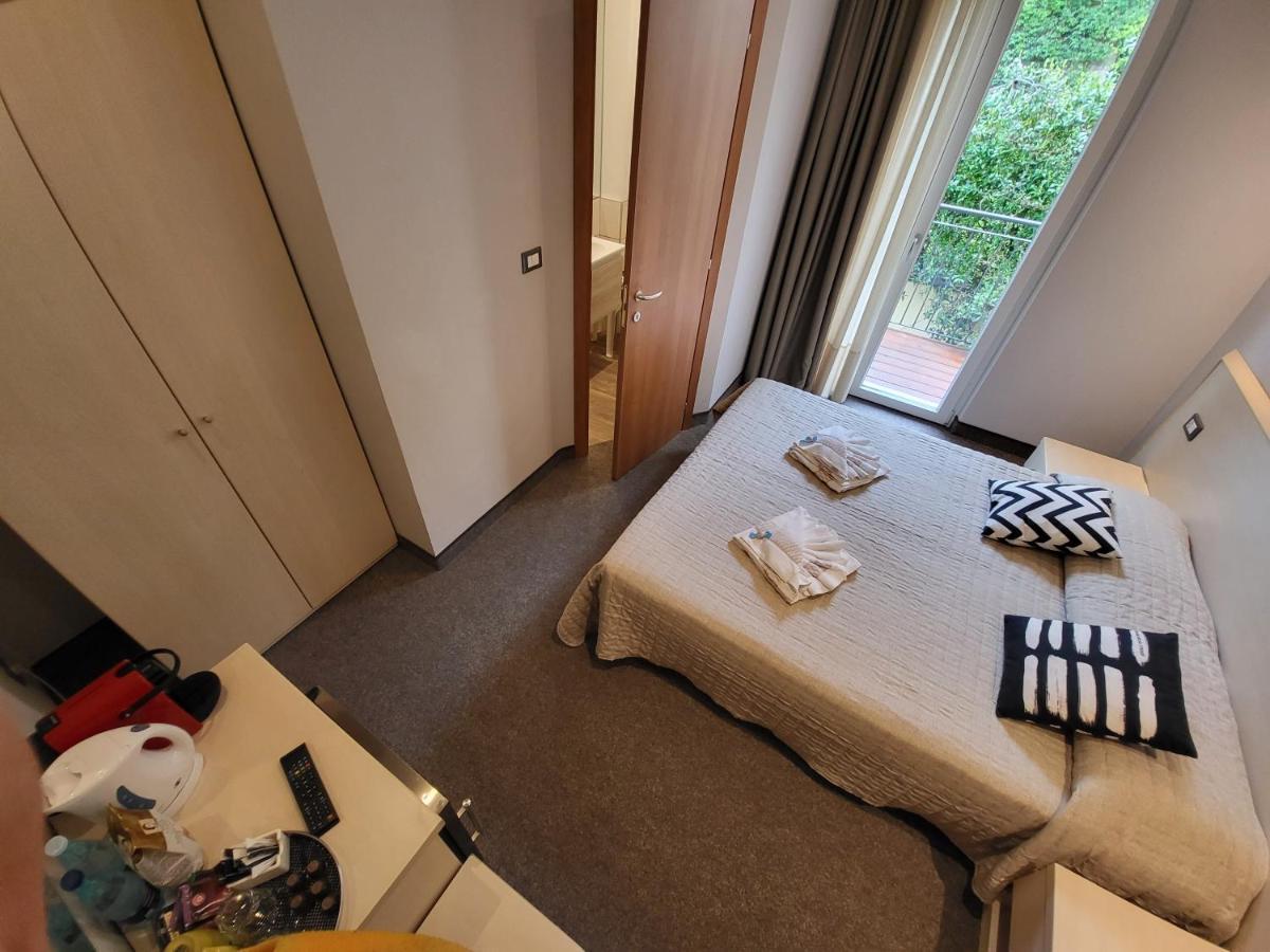 Hotel Garni Rosmari Бренцоне сул Гарда Екстериор снимка