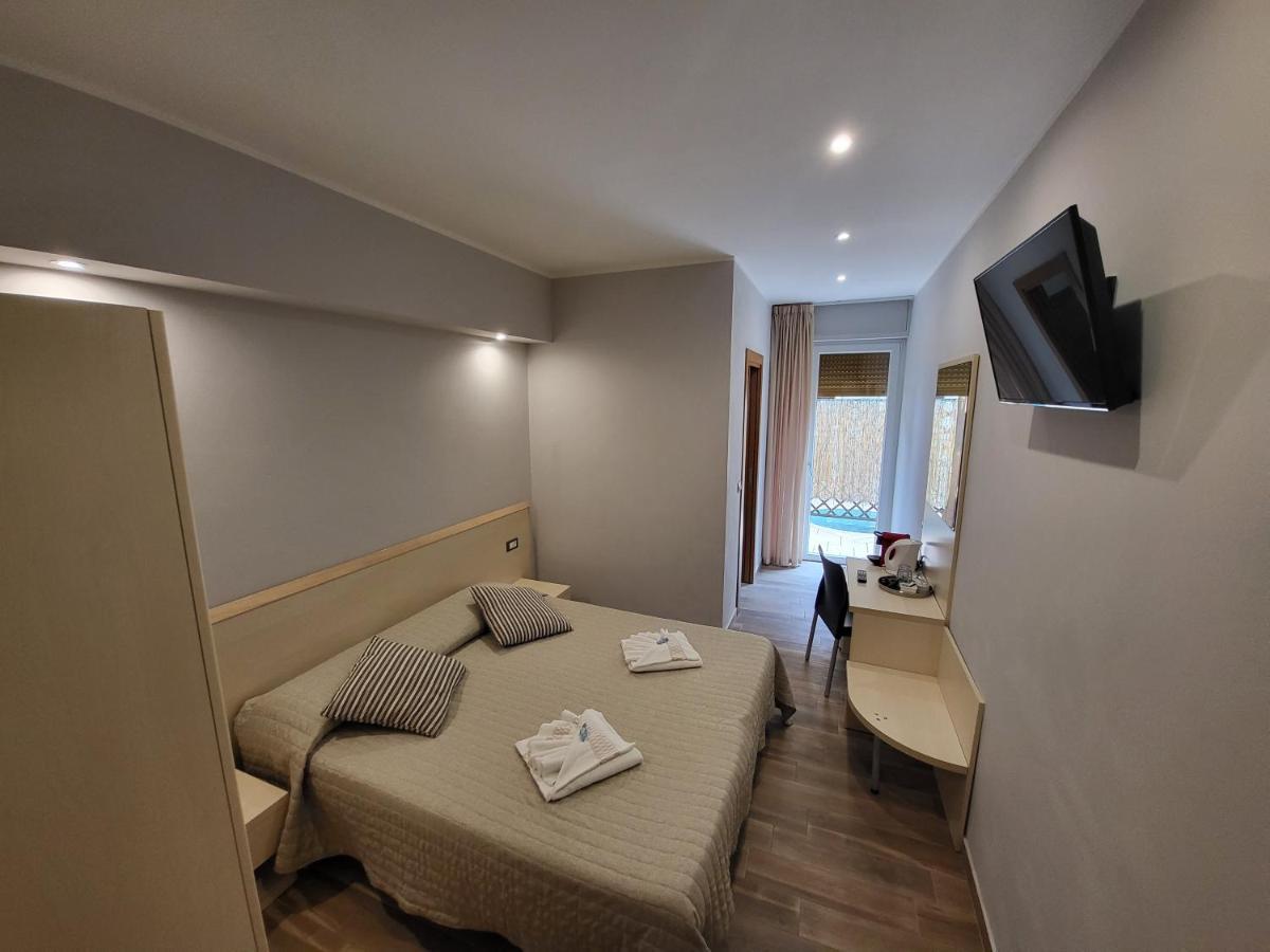 Hotel Garni Rosmari Бренцоне сул Гарда Екстериор снимка