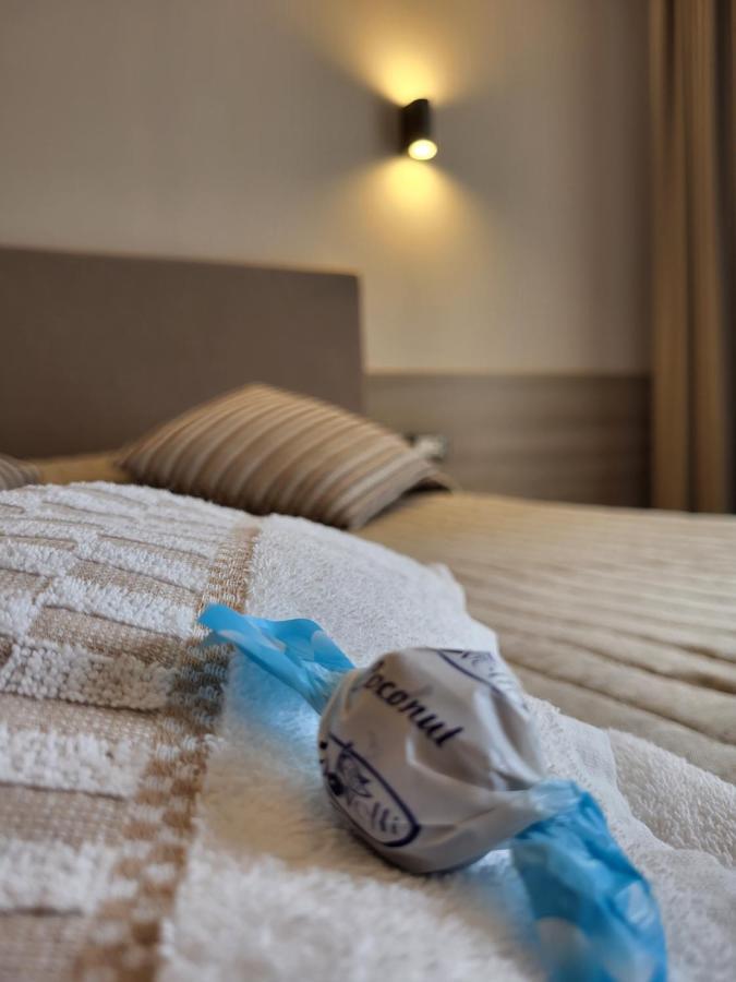 Hotel Garni Rosmari Бренцоне сул Гарда Екстериор снимка